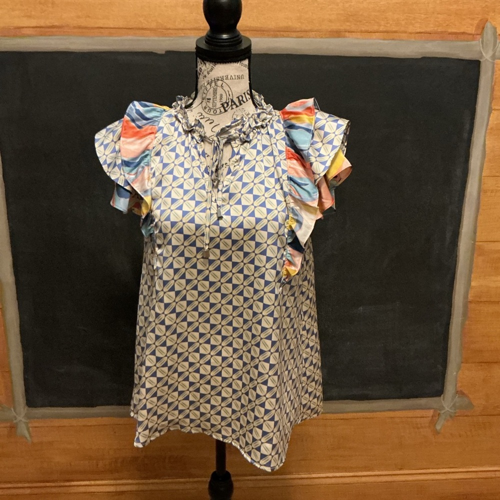 Entro Woman’s Top with Geometric and Colorful Sleeves tie front